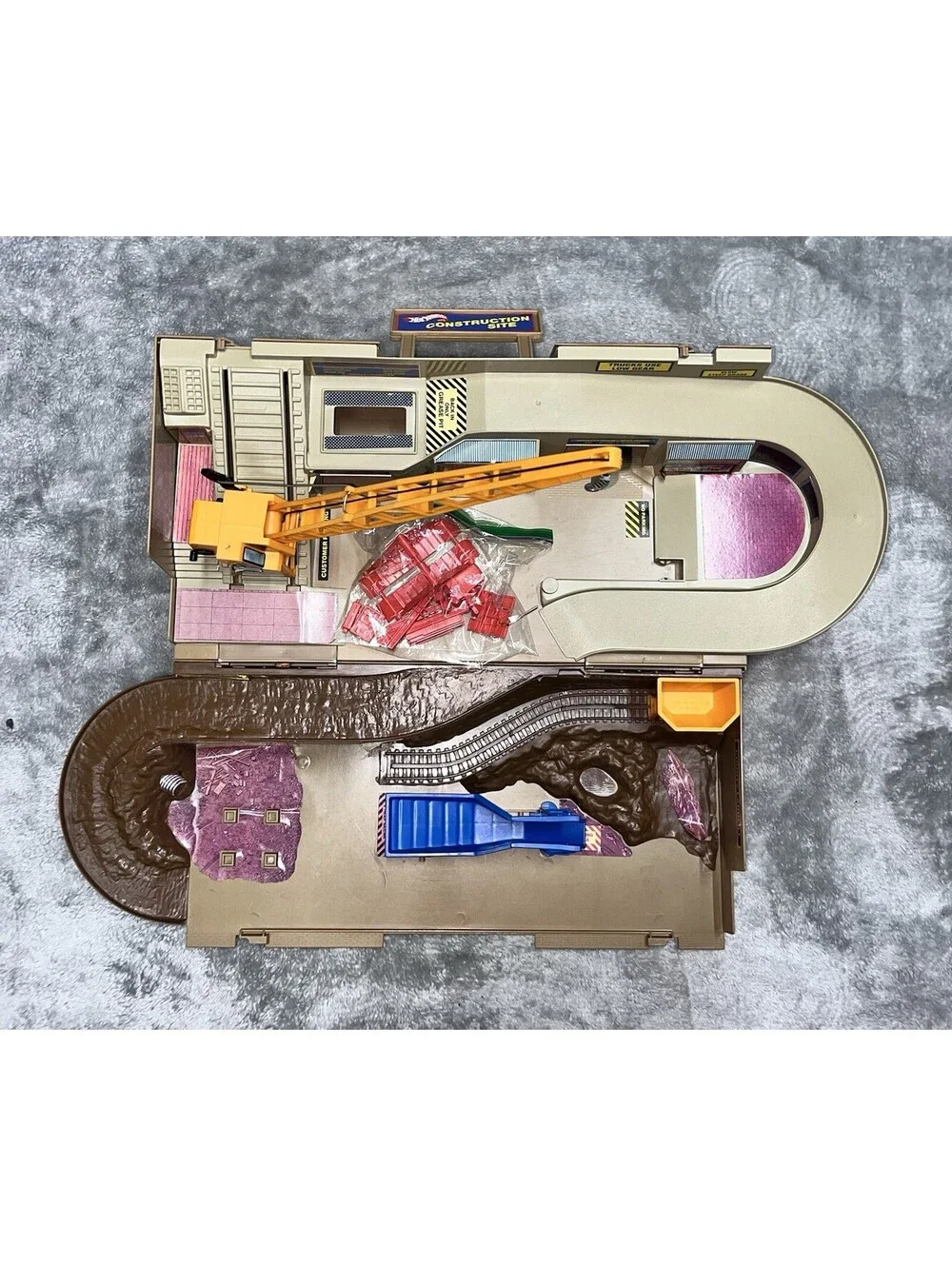 1982 Vintage Hot Wheels Construction Site Sto & Go Set in Box Mattel